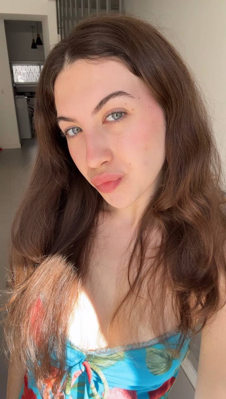 Nude girl Amber in Hamburg