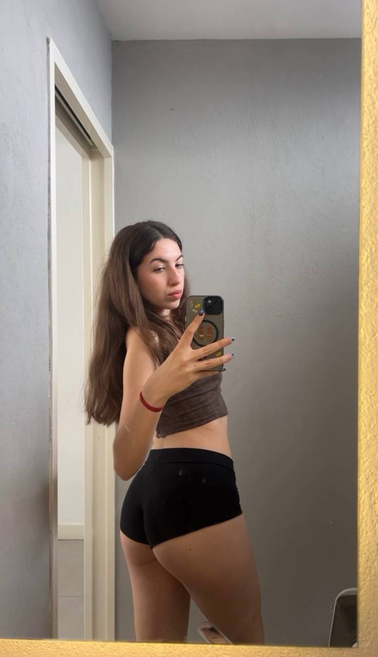 Amber in her underwear in Hamburg