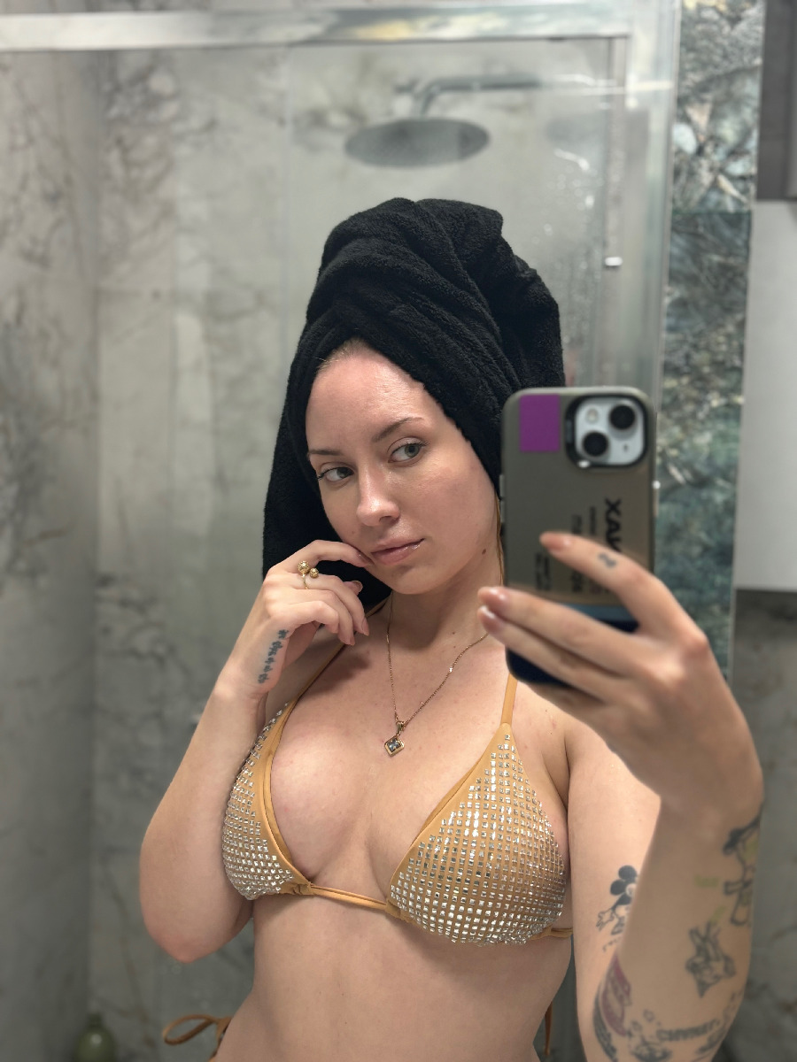 Nude girl KateV in Hamburg