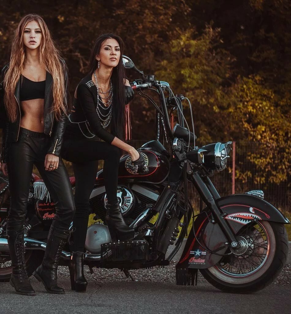 Beautiful girls and bikes in Hamburg