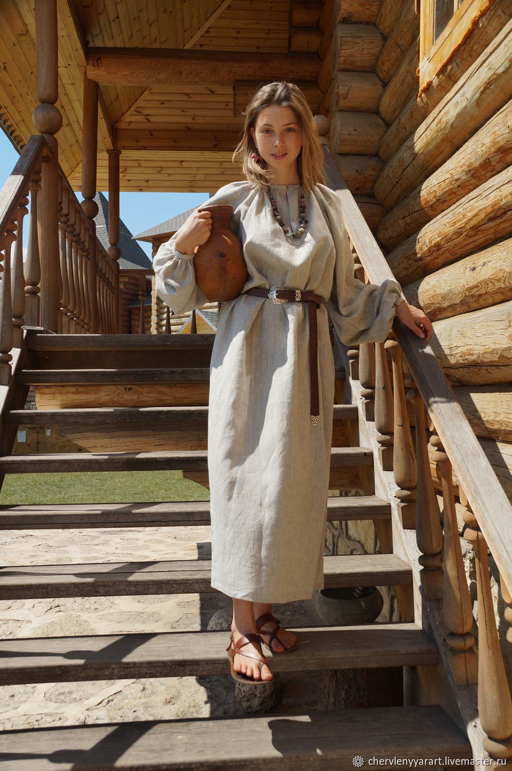 Girls in Slavic costumes in Hamburg